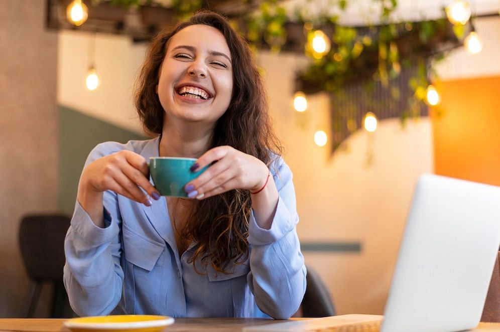 Caffiene in the morning (Image via freepik)